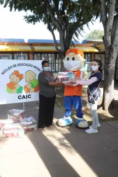 Dores em Ação Social: Doações Escola Caic