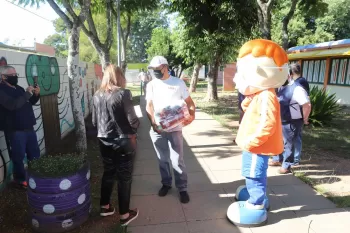 Dores em Ação Social: Doações Escola Caic