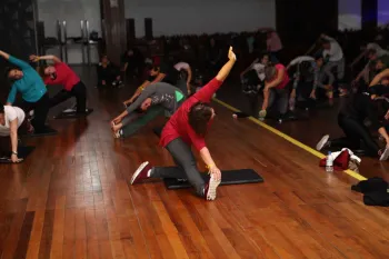 Aula Master de Pilates e Yoga