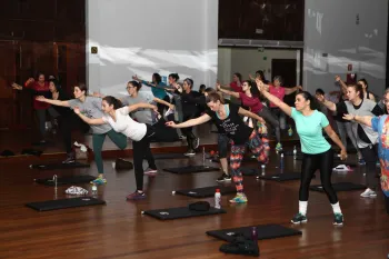 Aula Master de Pilates e Yoga