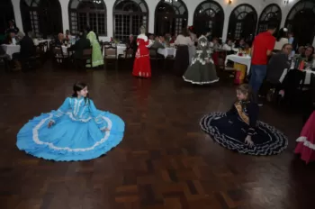 Noite do Grupo de Danças Adulto