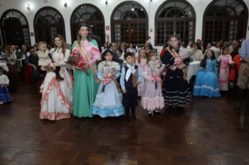 Noite do Grupo de Danças Adulto