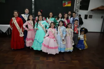 Noite do Grupo de Danças Adulto