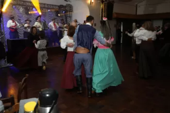 Noite do Grupo de Danças Adulto