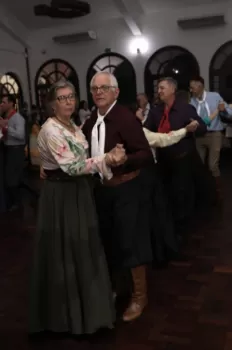 Noite do Grupo de Danças Adulto