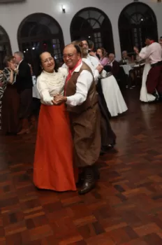 Noite do Grupo de Danças Adulto