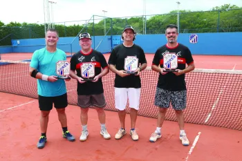 Categoria A: À esquerda a dupla campeã Paulo Cassol  e Antonio Mortari (Dores); À direita, Maurício Mezzomo e Carlos Mattos (Dores),  vice-campeões