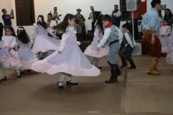 Noite do Grupo de Danças Mirim