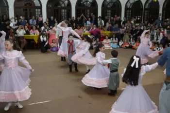 Noite do Grupo de Danças Mirim