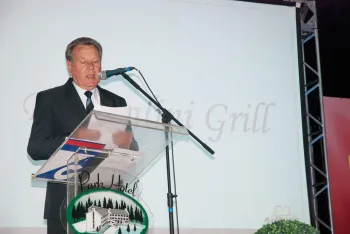 O Presidente Dorense faz seu discurso de agradecimento.