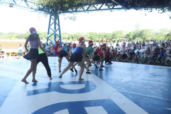 Apresentação Cia Dores e Chegada do Papai Noel
