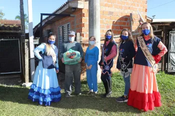 Dores em Ação Social - Comunidade da Vila Favarin e N. Sra. da Glória