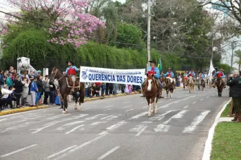 A saga dos tropeiros colore o desfile de 20 de setembro