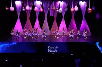 XX Espetáculo de Dança - Entre Laços e Abraços