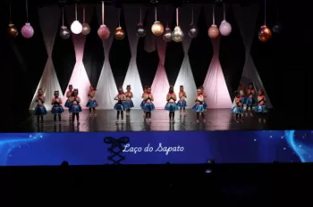 XX Espetáculo de Dança - Entre Laços e Abraços