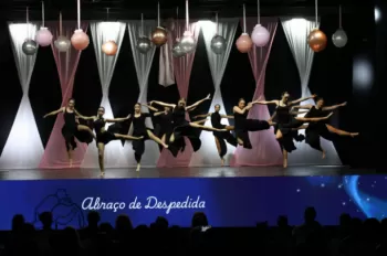 XX Espetáculo de Dança - Entre Laços e Abraços