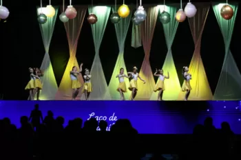 XX Espetáculo de Dança - Entre Laços e Abraços