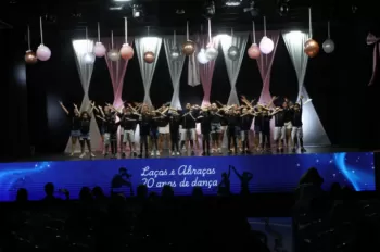 XX Espetáculo de Dança - Entre Laços e Abraços