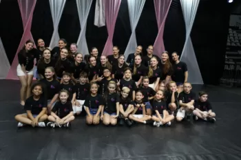 XX Espetáculo de Dança - Entre Laços e Abraços