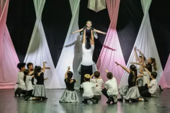 XX Espetáculo de Dança - Entre Laços e Abraços