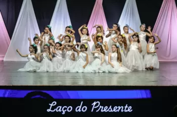 XX Espetáculo de Dança - Entre Laços e Abraços