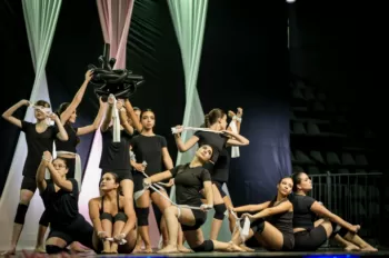 XX Espetáculo de Dança - Entre Laços e Abraços