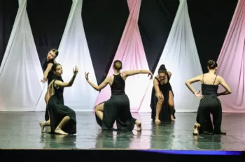 XX Espetáculo de Dança - Entre Laços e Abraços