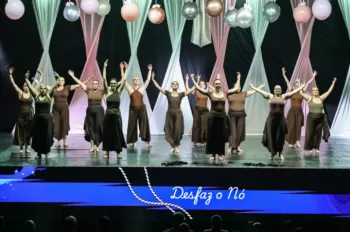 XX Espetáculo de Dança - Entre Laços e Abraços