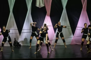 XX Espetáculo de Dança - Entre Laços e Abraços