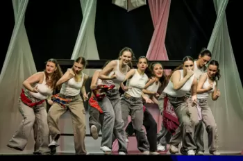 XX Espetáculo de Dança - Entre Laços e Abraços