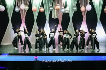 XX Espetáculo de Dança - Entre Laços e Abraços