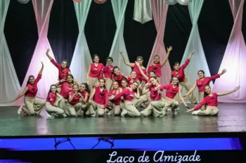 XX Espetáculo de Dança - Entre Laços e Abraços