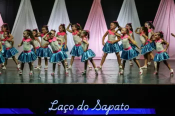 XX Espetáculo de Dança - Entre Laços e Abraços