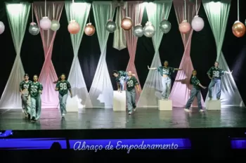 XX Espetáculo de Dança - Entre Laços e Abraços