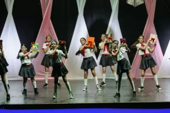 XX Espetáculo de Dança - Entre Laços e Abraços