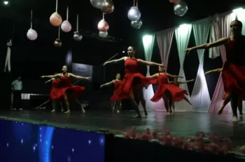 XX Espetáculo de Dança - Entre Laços e Abraços