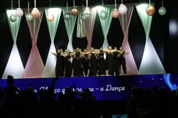 XX Espetáculo de Dança - Entre Laços e Abraços