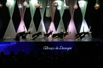 XX Espetáculo de Dança - Entre Laços e Abraços