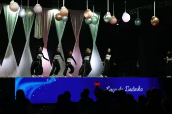 XX Espetáculo de Dança - Entre Laços e Abraços