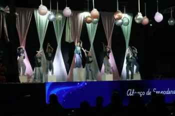 XX Espetáculo de Dança - Entre Laços e Abraços