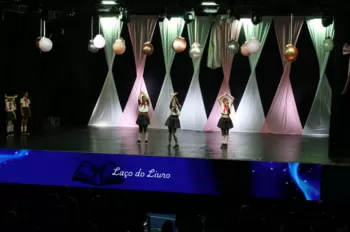 XX Espetáculo de Dança - Entre Laços e Abraços