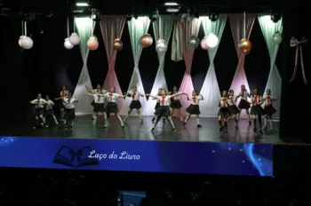 XX Espetáculo de Dança - Entre Laços e Abraços