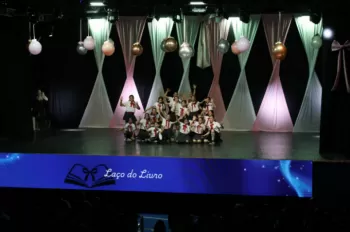 XX Espetáculo de Dança - Entre Laços e Abraços