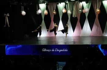 XX Espetáculo de Dança - Entre Laços e Abraços