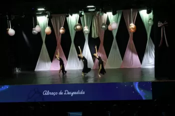 XX Espetáculo de Dança - Entre Laços e Abraços