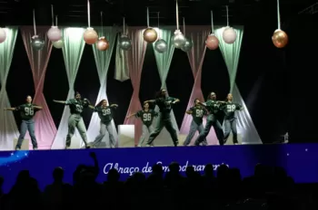 XX Espetáculo de Dança - Entre Laços e Abraços