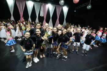 XX Espetáculo de Dança - Entre Laços e Abraços