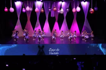 XX Espetáculo de Dança - Entre Laços e Abraços