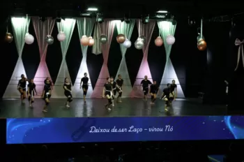 XX Espetáculo de Dança - Entre Laços e Abraços
