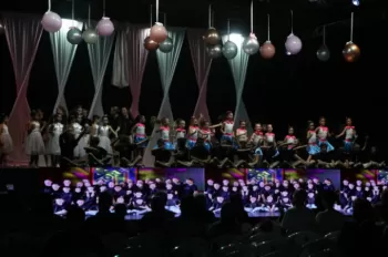 XX Espetáculo de Dança - Entre Laços e Abraços